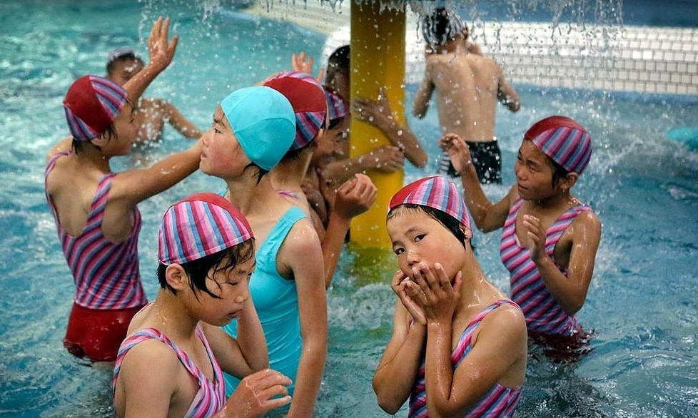 Các cuộc thi bơi cũng thường được tổ chức ở đây.