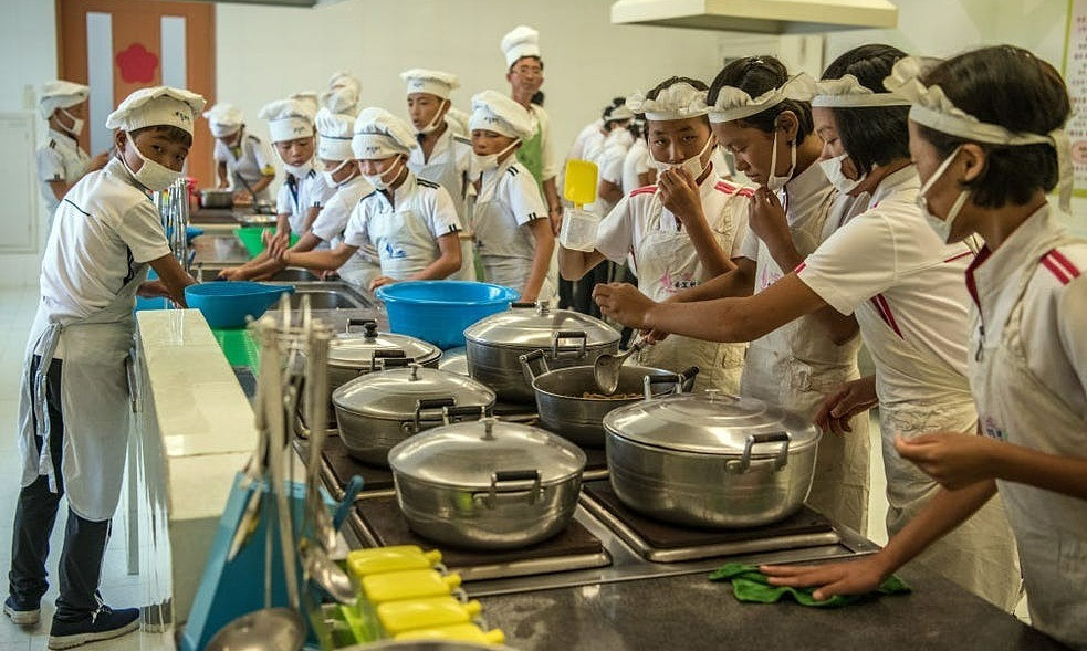 Trại viên được học cách nấu những món truyền thống của Triều Tiên ở đây.