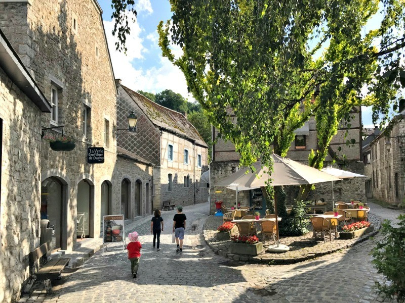 Tuy có diện tích khiêm tốn nhưng Durbuy là thành phố có lịch sử lâu đời, nổi tiếng với các điểm đến đẹp như tranh. Nếu có dịp du lịch Bỉ, bạn nhớ khám phá Durbuy một lần để có nhiều kỷ niệm đẹp.