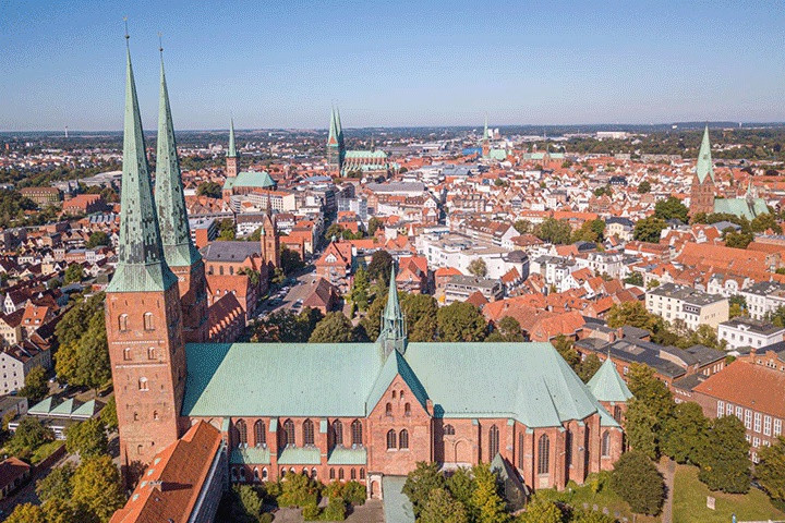 Nhà thờ Thánh Mary, nằm ở trung tâm thành phố cổ Lubeck, là một trong những công trình kiến trúc vĩ đại của phong cách Gótik Ba Lan.