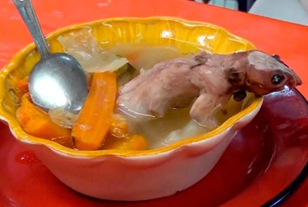 Kinh di cua hang ban mon canh thit chuot suot 52 nam