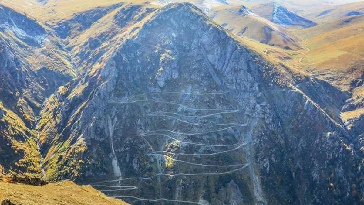 3. Cung đường đèo D915 Bayburt dài 105 km, nằm trên núi Soganli, cao 1.828 m ở Thổ Nhĩ Kỳ, được đánh giá là con đường nguy hiểm nhất hành tinh. Ảnh: Visit Turkey.
