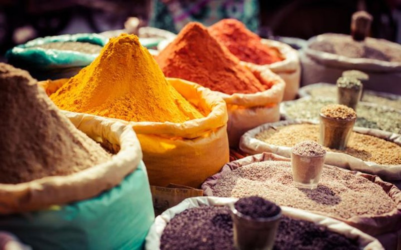 Mumbai, Ấn Độ: Tới Mumbai, du khách sẽ được "tận hưởng" một hỗn hợp mùi mạnh mẽ của khí thải từ động cơ, mùi nước còn đọng lại trong máng, mùi mặn của đại dương, mùi hôi nồng của vùng nhiệt đới, mùi điều hòa nhiệt độ và mùi dầu chiên hòa quyện với mùi thơm từ quế, thảo quả, đinh hương,...