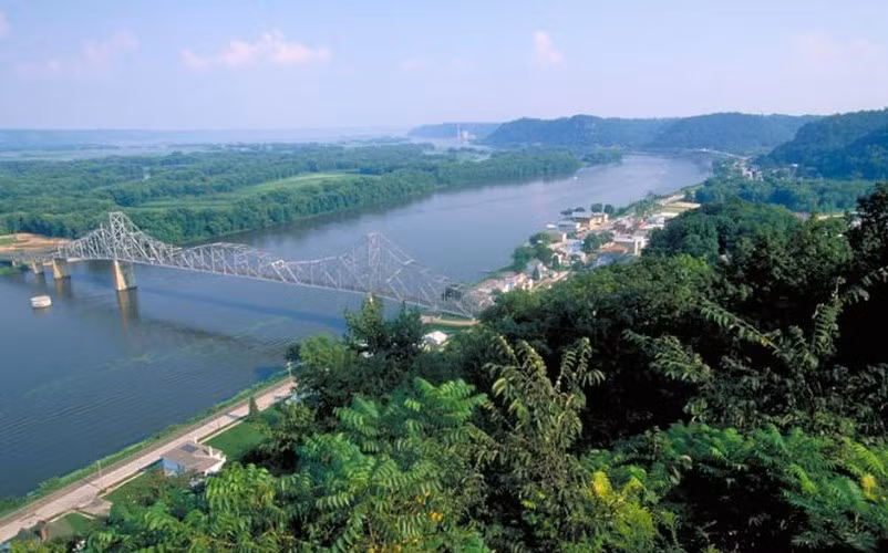 Lansing, Michigan, Mỹ: Nhiều du khách khi đến Lansing, Michigan, Mỹ, đều nhận định thành phố luôn phảng phất một mùi giống như mùi sơn.