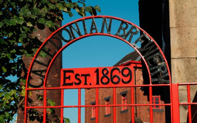 Edinburgh, Scotland: Đây là vùng có nhiều nhà máy chưng cất bia - nguyên nhân chính gây ra mùi hôi khó chịu trong không khí của thành phố này. Năm 2009, một nhà máy chưng cất bia buộc phải kiểm soát mùi tỏa ra.