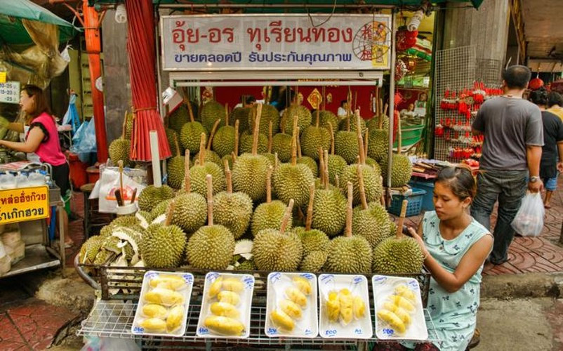 Bangkok, Thái Lan: Khi bạn bước chân vào các khu chợ thực phẩm của thủ đô Thái Lan, bạn sẽ dễ dàng nhận ra mùi đặc trưng của sầu riêng nơi đây. Đây là loại trái cây mà người dân địa phương ưa thích.