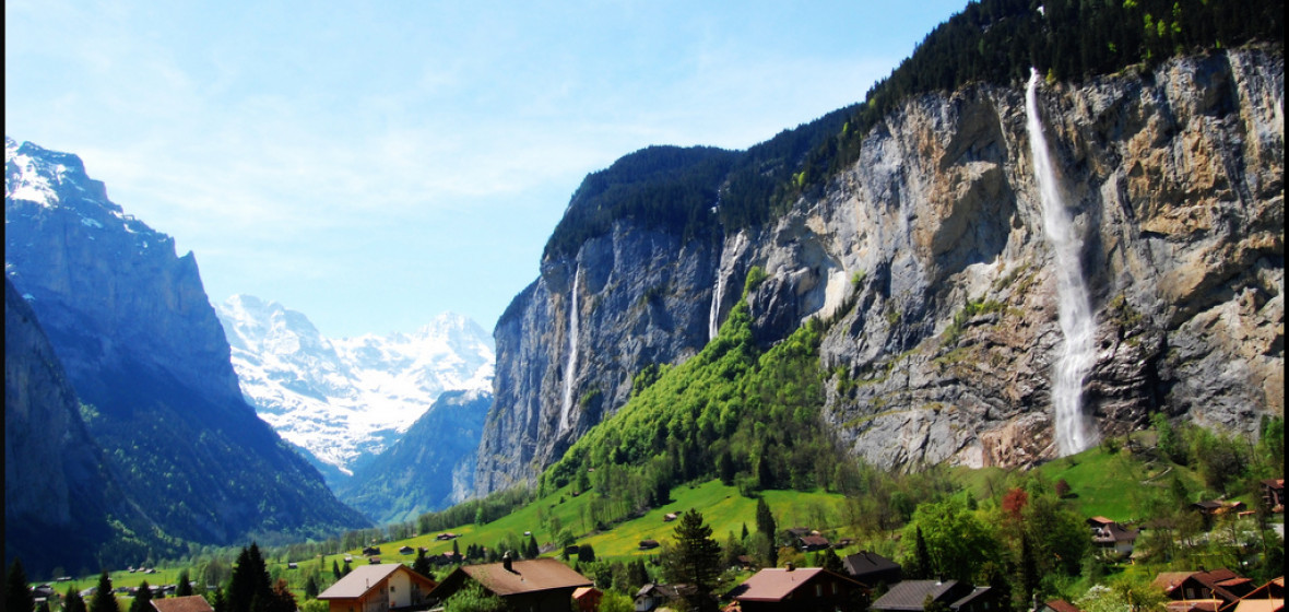 Vì địa hình hiểm trở nên trước kia, ngôi làng này gần như tách biệt với thế giới bên ngoài. Vào năm 1850, những vị khách du lịch đầu tiên mới đặt chân đến đây. Đến nay, làng Wengen trở thành một trong những điểm đến nổi tiếng trên toàn thế giới. Ảnh: Ewin.11.