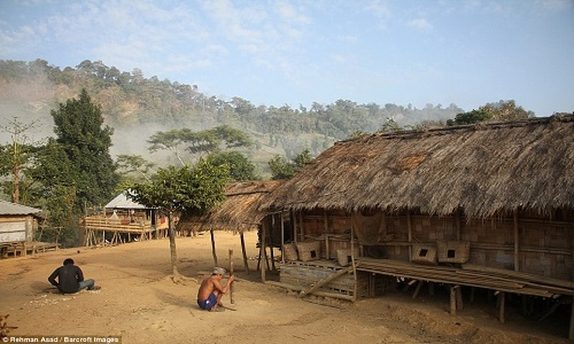 Bộ lạc Murong ở Bangladesh là bộ lạc lớn thứ tư trong khu vực này. Thức ăn của họ là thịt hổ, chó, dê, lợn, bò…