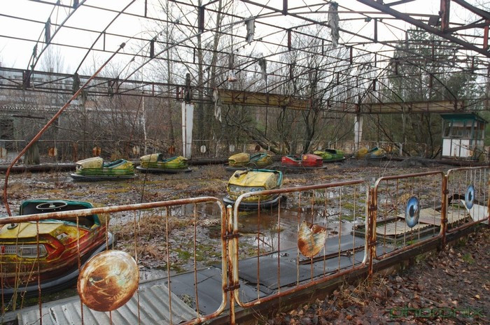 Mặc dù đến nay, bức xạ ở Prypiat được cho là cao đến mức nguy hiểm, nhiều người vẫn mạo hiểm vào đây để chụp ảnh. Hơn 3 thập kỷ trôi qua, công viên bị bỏ hoang Pripyat trở nên bí ẩn, ma mị đến rợn người.