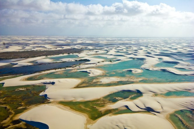 Vì cảnh quan tuyệt đẹp nên sa mạc Lençóis Maranhenses trở thành địa điểm du lịch, tham quan và đi bộ quyến rũ nhất thế giới.