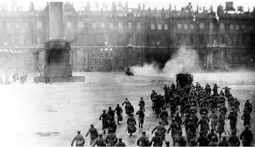 Biểu tượng của cuộc Cách mạng năm 1917. Sự kiện quan trọng của cuộc Cách mạng Tháng 10 năm 1917 khi quyền lực được chuyển giao cho những người Bolshevik là "cơn bão của Cung điện Mùa đông".