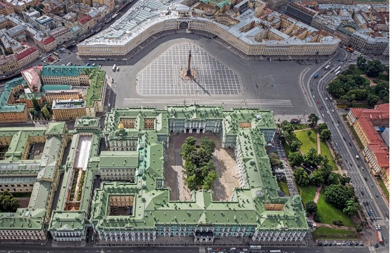 Cung điện Mùa đông có tổng cộng 1.084 phòng. Mỗi nhân vật hoàng gia sống trong cung điện được phân bổ hơn 10 phòng.