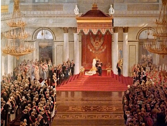 Là nơi ở chính của các Hoàng đế trong 150 năm. Vào mùa đông, tất cả các Sa hoàng của triều đại Romanov, bắt đầu từ Catherine Đại đế, luôn sống trong Cung điện Mùa đông bởi nơi này có tới hơn 400 bếp để sưởi ấm. Đó là cung điện Hoàng gia chính của Nga với phòng ngai vàng.