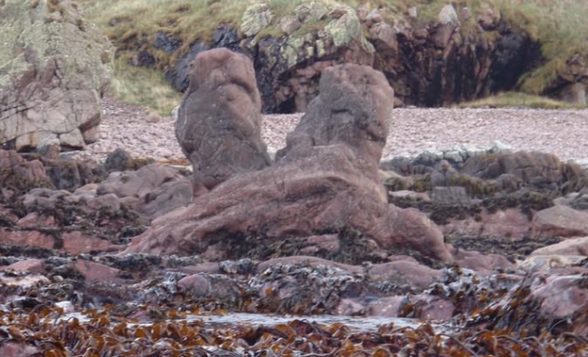 Đảo Gruinard ở Scotland hiện là một trong những khu vực nguy hiểm nhất thế giới, không có người hay động vật sinh sống. Nơi này từng diễn ra những cuộc thí nghiệm cho nổ bom vi khuẩn than khiến khu vực này bị ô nhiễm nặng.