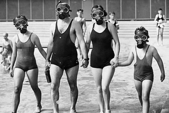 Miyakejima là một hòn đảo nhỏ thuộc quần đảo núi lửa Izu, Nhật Bản. Đây là một trong những hòn đảo nguy hiểm chết người, vì nó nằm trong trung tâm hoạt động của ngọn núi lửa Oyama. Ngoài ra, lượng lớn khí lưu huỳnh vẫn âm thầm rò rỉ ra từ lòng đất do hoạt động của núi lửa đã ảnh hưởng trực tiếp nghiêm trọng đến sức khoẻ của người dân nơi đây.