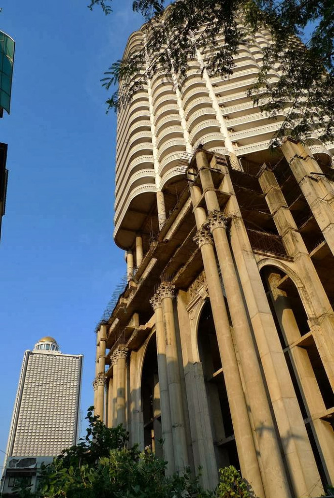 Thời điểm bị rút vốn đầu tư, tòa nhà đã xây dựng xong 80%, chỉ còn hoàn thiện nội thất sẽ trở thành trung tâm thương mại và khu dân cư cao cấp bậc nhất Thái Lan.