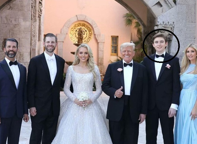 Hiện tại, con trai út của ông Donald Trump đã 17 tuổi và chiều cao của cậu thanh niên này tiếp tục trở thành đề tài gây sốt trên mạng xã hội. Ảnh: DM.