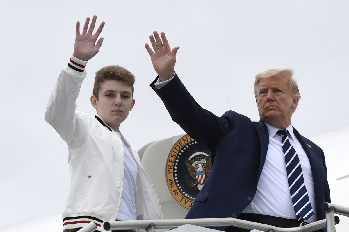 Barron Trump chỉ xuất hiện công khai trong những sự kiện đặc biệt của gia đình. Ảnh: IT.