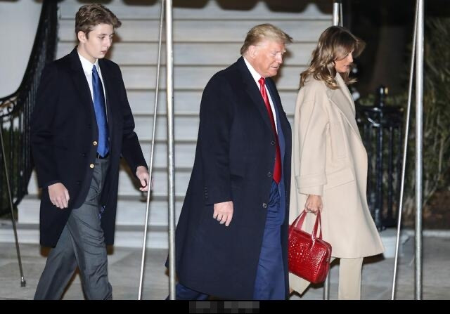 Là một người không thích nơi đông người nên quý tử nhà Trump rất kín tiếng trên truyền thông.