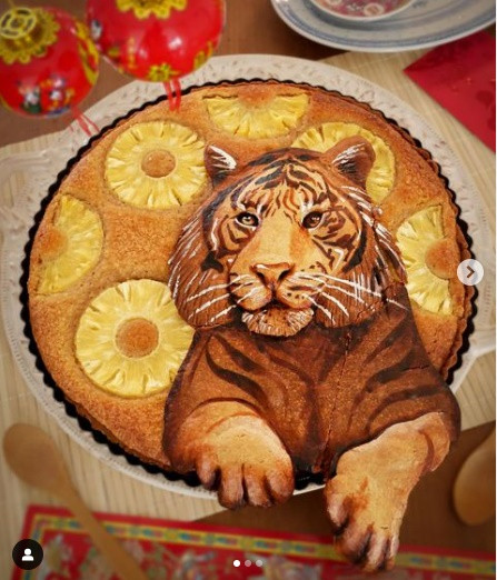 Nếu bạn đang thắc mắc điều gì sẽ xảy ra với những món ăn tuyệt đẹp này sau khi nghệ sĩ tài năng chụp ảnh và quay phim xong cho những người theo dõi trên mạng xã hội của cô ấy, thì câu trả lời rất đơn giản - chúng trở thành đồ ăn cho hai con trai của cô ấy.