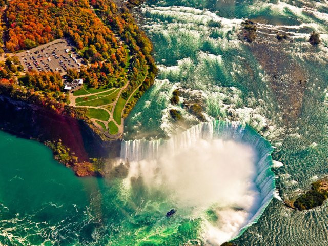 Thác Niagara ở biên giới Mỹ và Canada: Niagara là một trong những thác nước nổi tiếng nhất trên thế giới với khoảng 30 triệu lượt du khách đến tham quan mỗi năm. Ảnh: Insider.