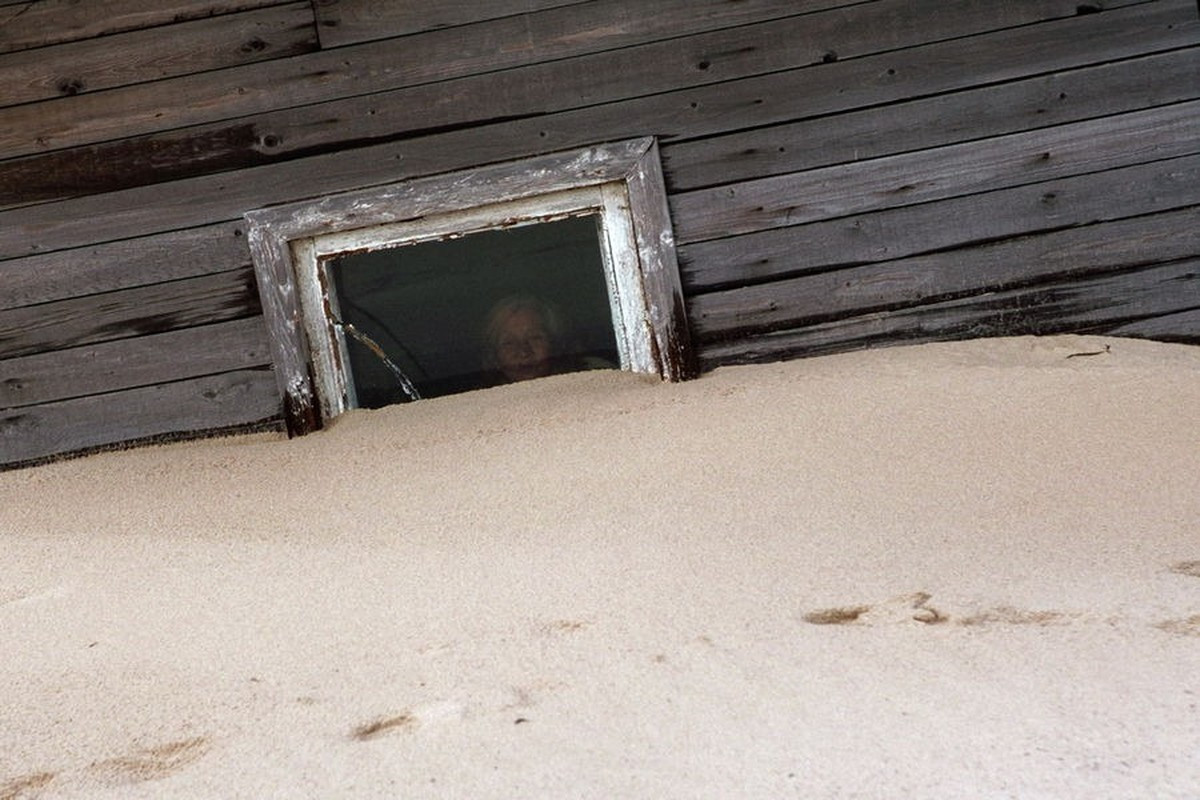 Tuy nhiên, do biến đổi khí hậu cũng như việc đánh bắt thủy sản quá mức khiến cho nguồn tài nguyên ở đây ngày càng giảm bớt. Hiện tại, làng Shoyna chỉ còn khoảng 300 người dân sinh sống.