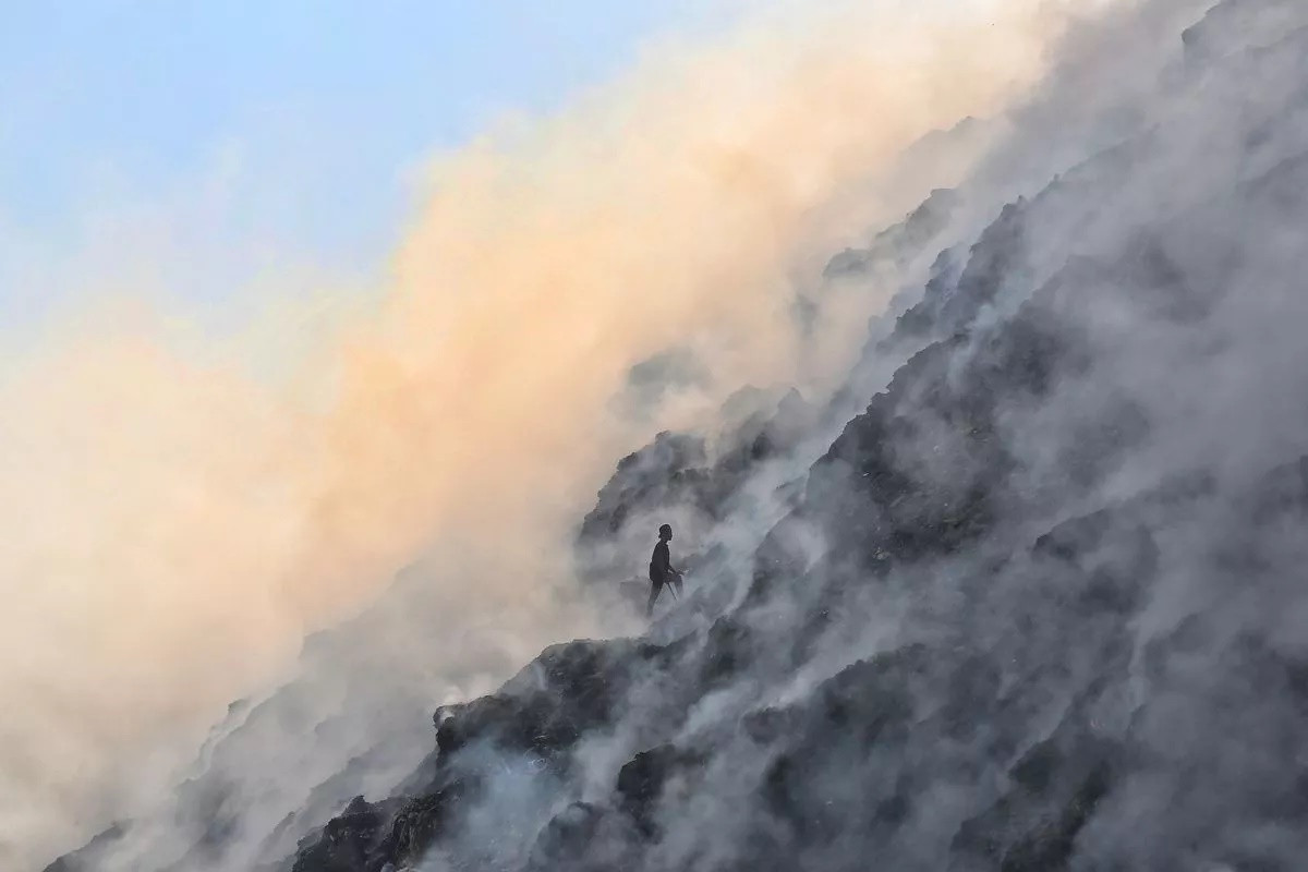 Theo nhóm giám sát chất lượng không khí Thụy Sĩ IQAir, New Delhi bị đánh giá là thủ đô ô nhiễm nhất thế giới với số điểm 92,7 - so với London có điểm 8,4.