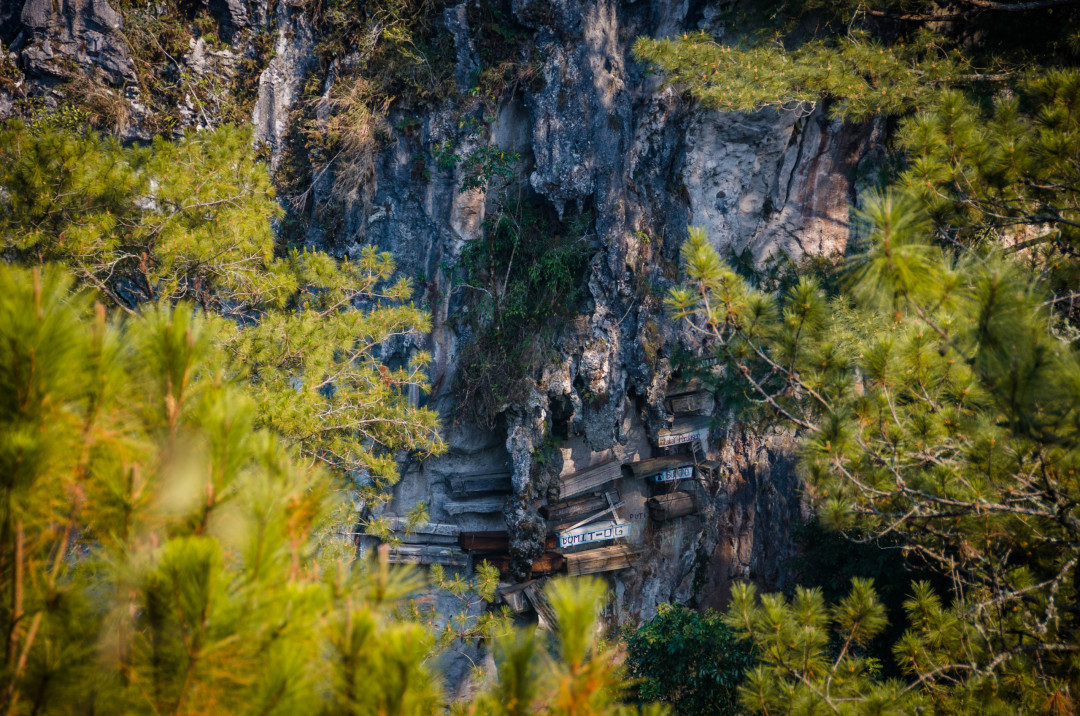 Bi an tap tuc treo quan tai tren vach nui thang dung-Hinh-8