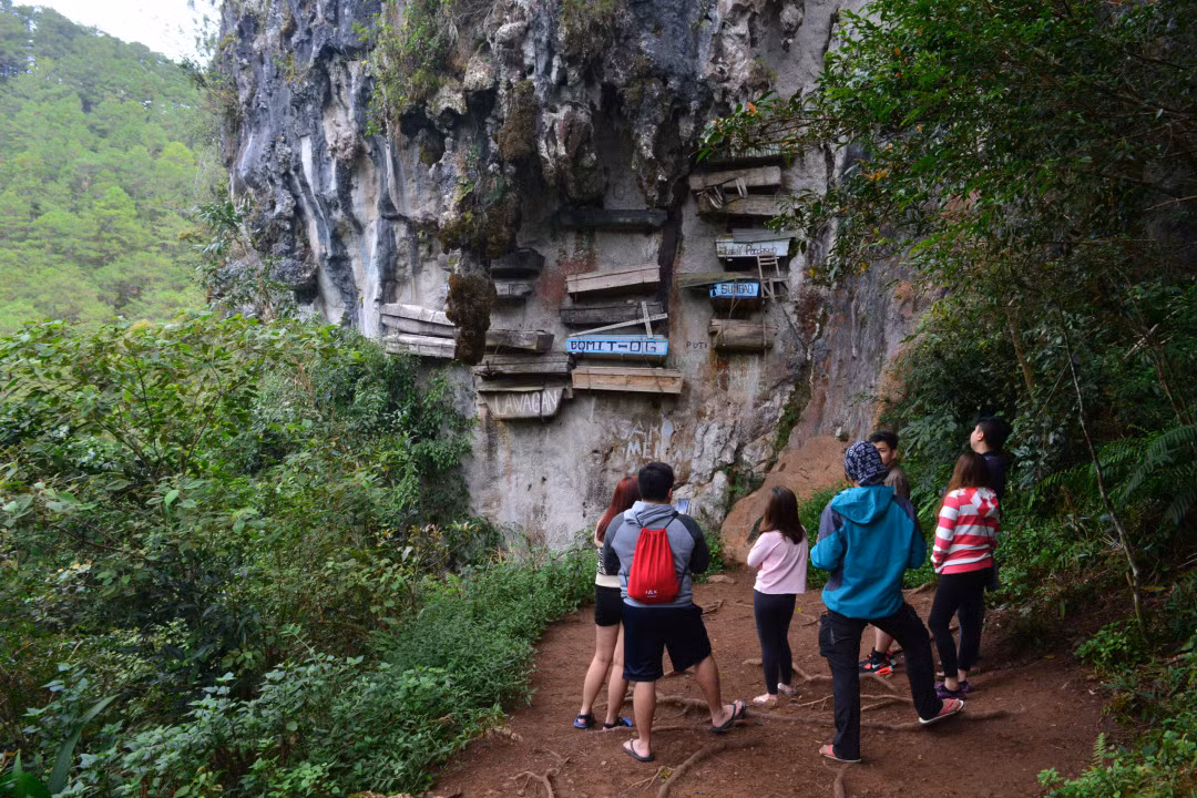 Bi an tap tuc treo quan tai tren vach nui thang dung-Hinh-11