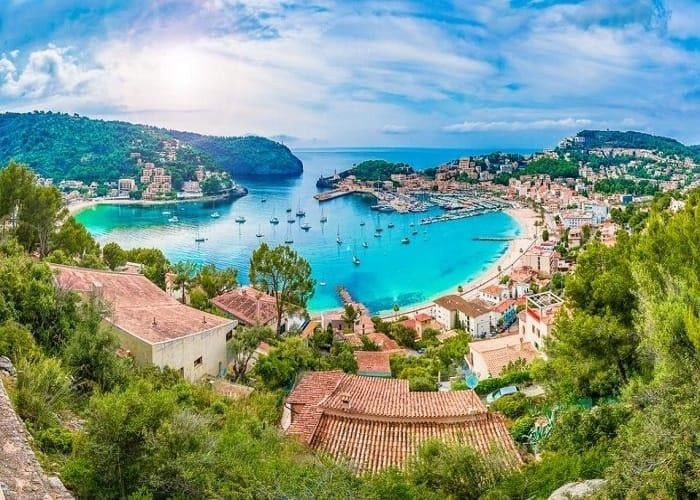 1. Đảo Majorca (đảo Mallorca): Nhắc đến các hòn đảo du lịch nổi tiếng của Tây Ban Nha thì không thể bỏ qua đảo Mallorca. Hòn đảo này nổi tiếng với những bãi biển xanh ngát tuyệt đẹp. Đặc biệt trên hòn đảo còn có một thị trấn hình thành từ thời trung cổ, lưu giữ nền văn minh lịch sử văn hóa rất lâu đời. (Ảnh: IT)