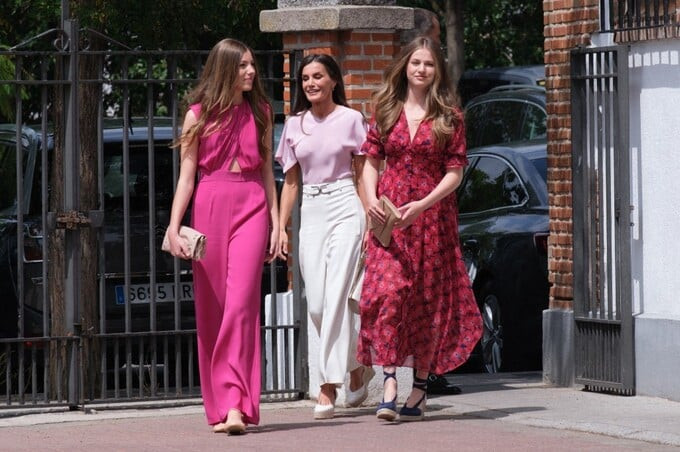 Leonor nói được tiếng Pháp, tiếng Anh và tiếng Catalonia. Cô cũng đang học thêm tiếng Galicia và Basque, hai ngôn ngữ địa phương được sử dụng ở Tây Ban Nha. Ảnh: Getty.