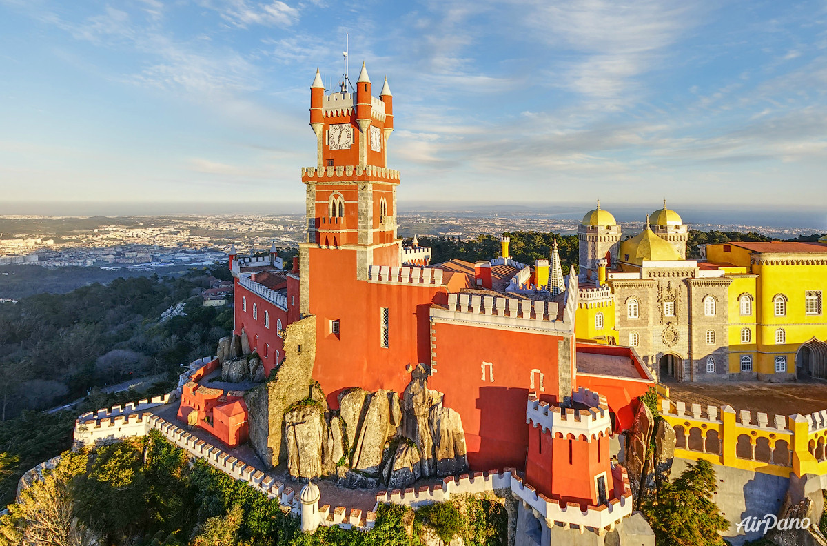 Hoàng gia đã rời khỏi lâu đài này vào năm 1910 sau khi cách mạng nổ ra. Tuy nhiên, các căn phòng hiện vẫn được bài trí cầu kỳ, xa hoa như lúc ban đầu. Ảnh: IT.