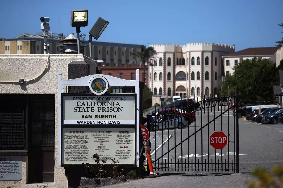 Nhà tù bang San Quentin ở Mỹ: San Quentin là nhà tù lâu đời nhất ở California và nổi tiếng với những vụ bạo lực. Những tù nhân khét tiếng từng bị giam ở đây gồm Charles Manson, Scott Peterson và Sirhan Sirhan, kẻ đã ám sát Robert F Kennedy. Ảnh: Mirror.