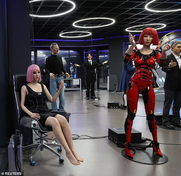 Ex-Robots cho biết phải mất từ hai tuần đến một tháng để sản xuất một robot hình người, với giá từ 207.000 USD đến 275.000 USD (5-7 tỷ đồng).