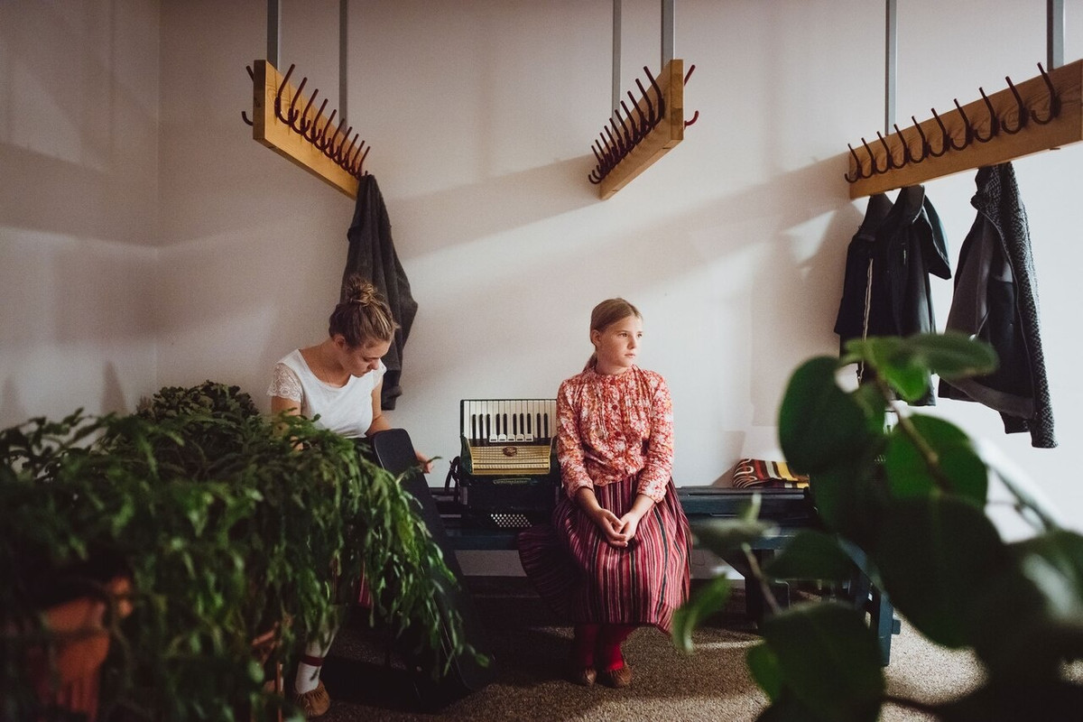 Năm 2003, văn hóa Kihnu đã được UNESCO công nhận là di sản của loài người. Đối với những phụ nữ trên đảo Kihnu, đàn ông chỉ có một nhiệm vụ quan trọng là kiếm tiền. Ảnh: FABIAN WEISS.