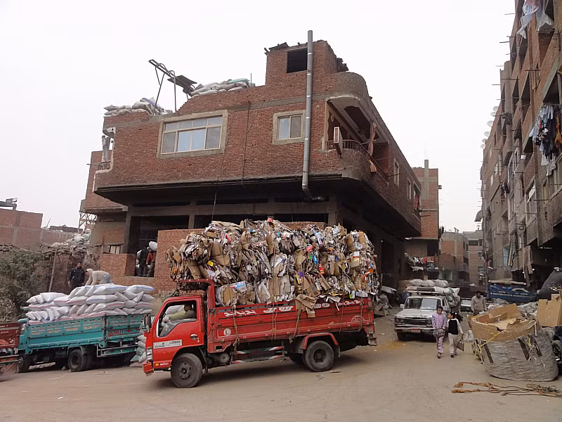 Khung canh am anh o “thanh pho rac”, boc mui hai hung-Hinh-3