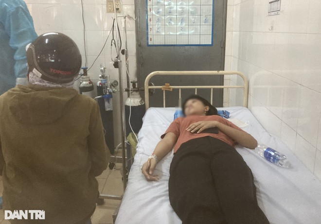 Mot hoc sinh ngat sau tiem vaccine COVID-19 o TPHCM: Can luu y gi?-Hinh-2