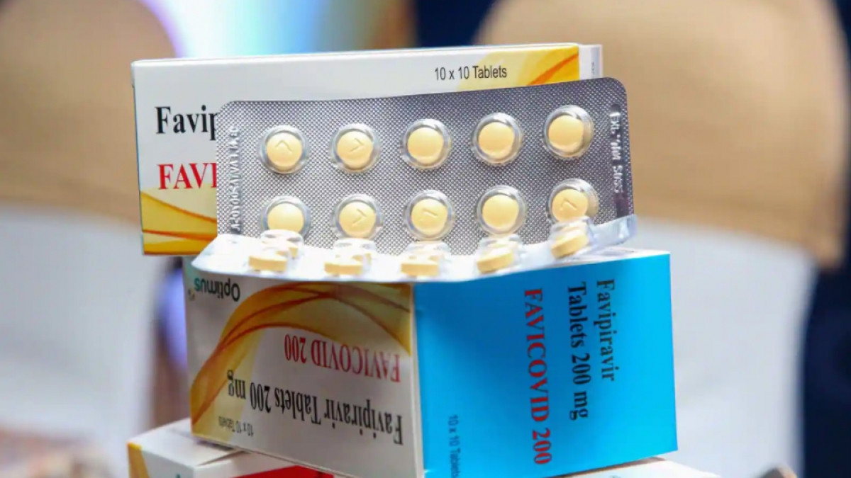 Thuốc Favipiravir 200 mg chỉ định dùng cho bệnh nhân nhẹ, chống chỉ định với phụ nữ có thai hoặc đang có kế hoạch có thai, phụ nữ đang cho con bú, người dưới 18 tuổi, người suy gan, suy thận nặng. Ảnh: Mint.