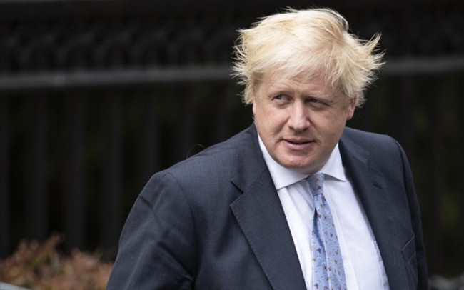 Trước tình hình hiện nay, người phát ngôn của Thủ tướng Boris Johnson cho biết Chính phủ Anh đang “theo dõi sát” biến thể AY.4.2 và “sẵn sàng hành động nếu cần thiết”, nhưng nói thêm rằng cho tới nay, chưa có bằng chứng khẳng định đột biến này lây lan dễ hơn. Ảnh: Thủ tướng Anh Boris Johnson. Ảnh: ND.