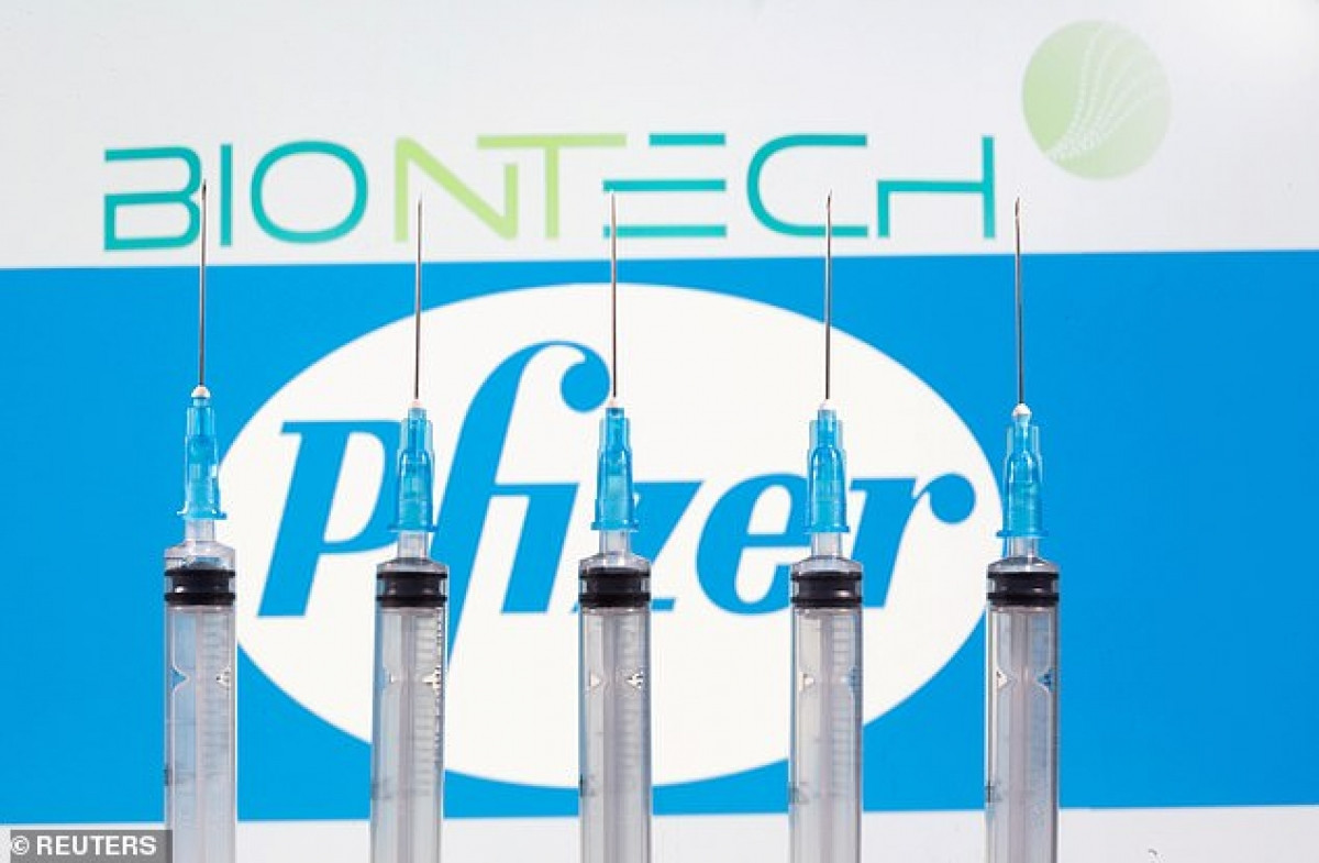 Ngoài ra, Pfizer/BioNTech đã chính thức đệ trình hồ sơ lên Cơ quan Quản lý Thực phẩm và Dược phẩm Mỹ (FDA) để xin cấp phép tiêm chủng vắc xin phòng COVID-19 cho trẻ em lứa tuổi từ 5-11. Ảnh: Reuters.