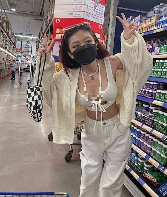 Việc mặc đồ quá gợi cảm nơi công cộng tiềm ẩn rủi ro bị quấy rối tình dục.