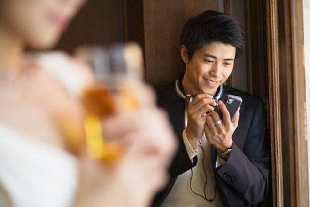 Vợ "cao thủ" vạch mặt chồng ngoại tình từ...cái mụn ở lưng - Hình 3 Vo