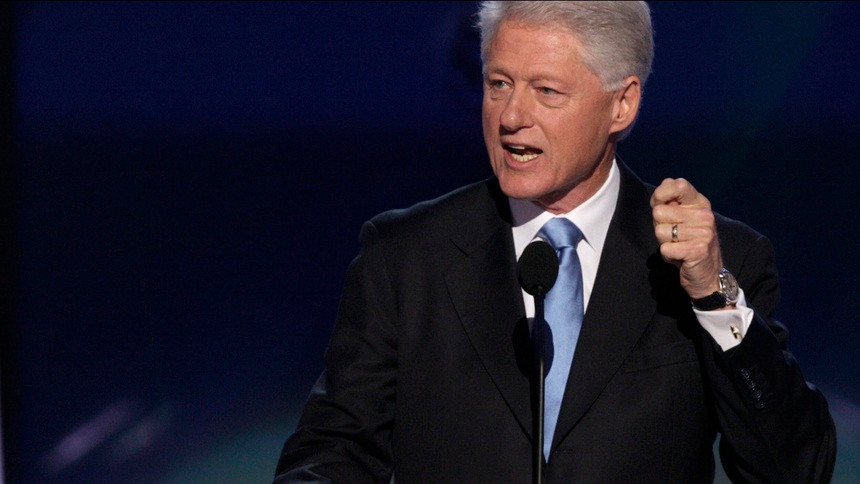 Người phát ngôn viên của cựu Tổng thống Mỹ, Angel Urena, cho hay ông Bill Clinton phản ứng tốt với việc điều trị và phục hồi nhanh chóng. Theo thông tin mới nhất, ông đã được xuất viện vào ngày 17/10. Ảnh: AP.