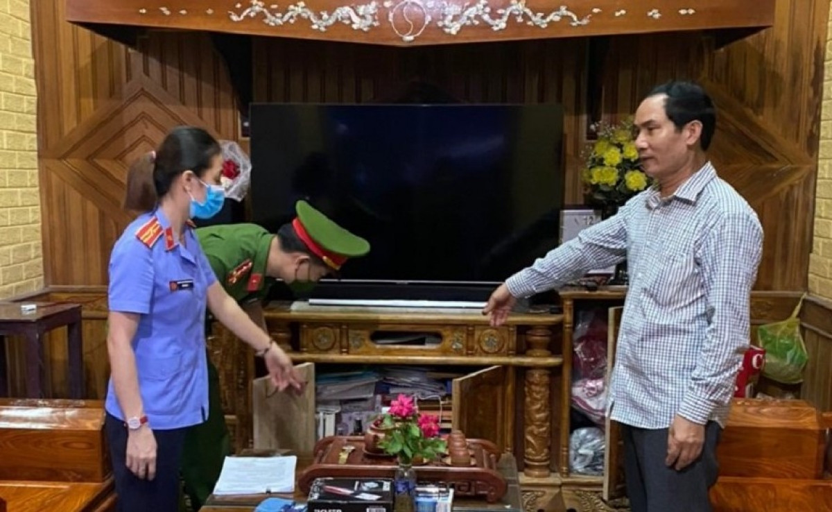 Khoi to nhieu can bo xa o Nghe An gia mao trong cong tac-Hinh-2