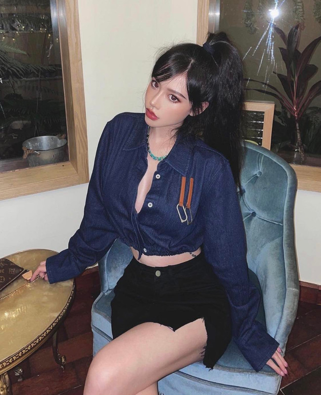 Khác với Yoo Jin, Dinonoz có gu mặc đa dạng.