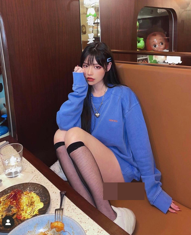 Mốt "giấu quần" khoe chân dài được nàng mẫu tận dụng triệt để.