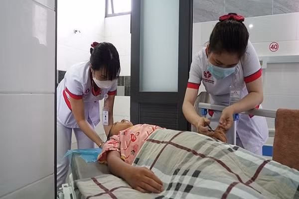 Bé gái mới 8 tuổi đã bị đột quỵ hiếm gặp - Hình 2 Be gai moi 8 tuoi da bi dot quy hiem gap-Hinh-2