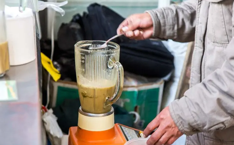 Người dân Peru coi sinh tố ếch là thức uống bổ dưỡng, có thể dùng để thay thế cho các bài thuốc trị thiếu máu, viêm phế quản và các bệnh đường hô hấp,…Ảnh: TTT.