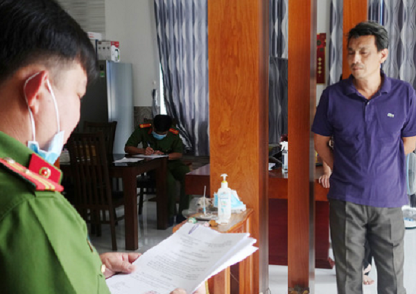 Bat can bo Hai quan lien quan den vu buon lau 100 tan duong cat