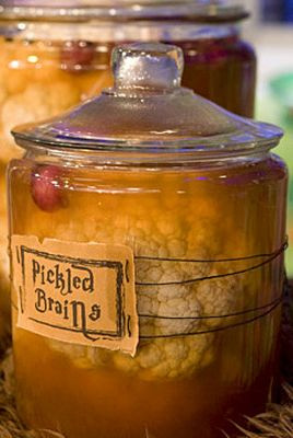 “Não ngâm” ư? Thực tế, đây chỉ là cây súp lơ đựng trong bình mà thôi. Ảnh: Delish.